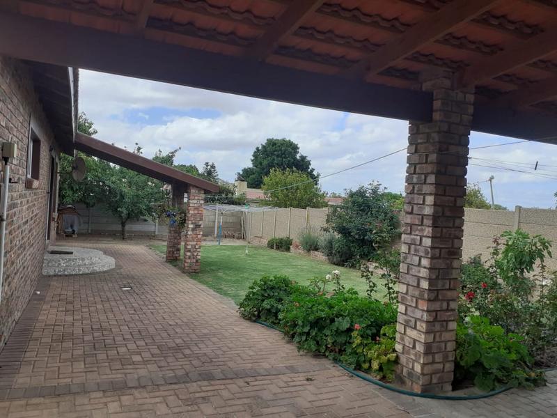 2 Bedroom Property for Sale in Albertinia Western Cape